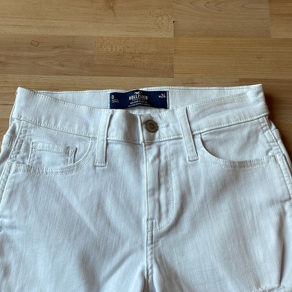 *Never Worn* white Hollister denim shorts - Picture 4 of 7